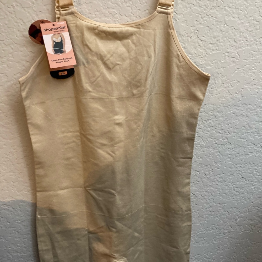 Shapermint Cream Sleeveless Tank
